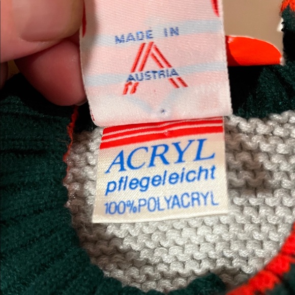 Cozy Knit Cardigan with Green and Red Accents - Picture 3 of 7